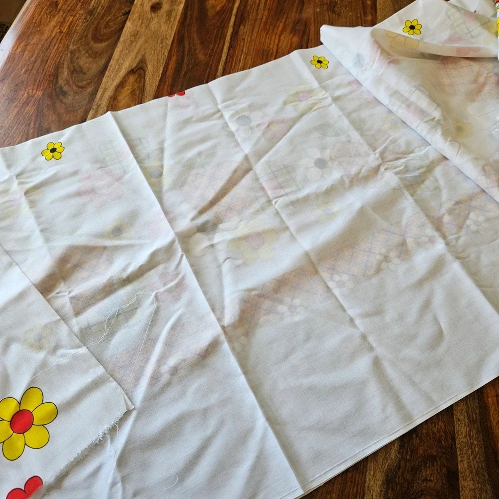 Vtg 70s Border Print Mod Apple Daisy Floral Plaid Fabric Red Yellow Retro 3 Yard